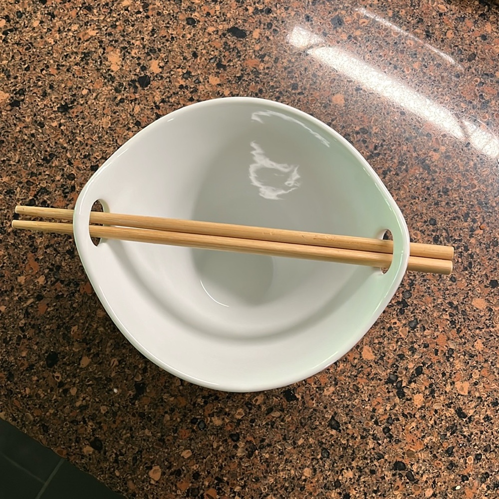 Disney ramen noodle bowl with chopsticks - Picture 10 of 10